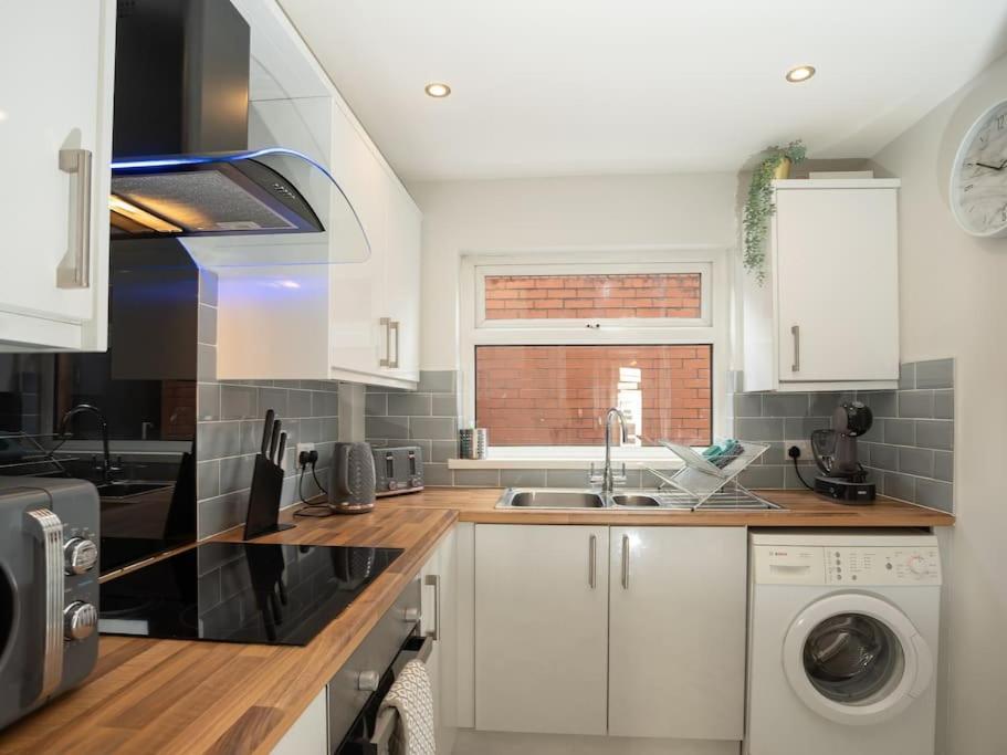 Cozy Townhouse, Walking Distance To Belfast City 외부 사진