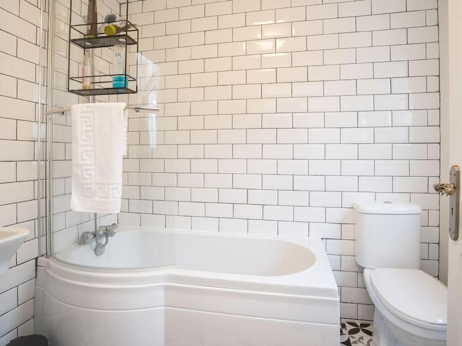 Cozy Townhouse, Walking Distance To Belfast City 외부 사진