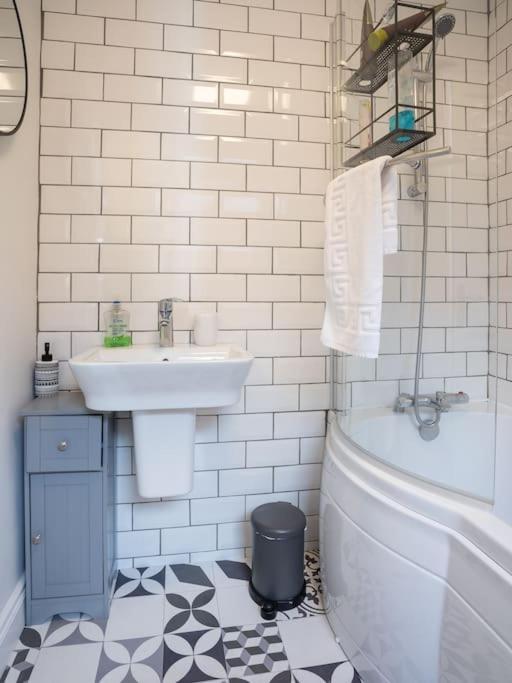 Cozy Townhouse, Walking Distance To Belfast City 외부 사진