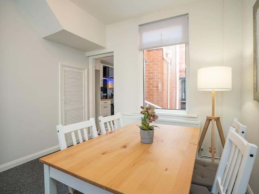 Cozy Townhouse, Walking Distance To Belfast City 외부 사진
