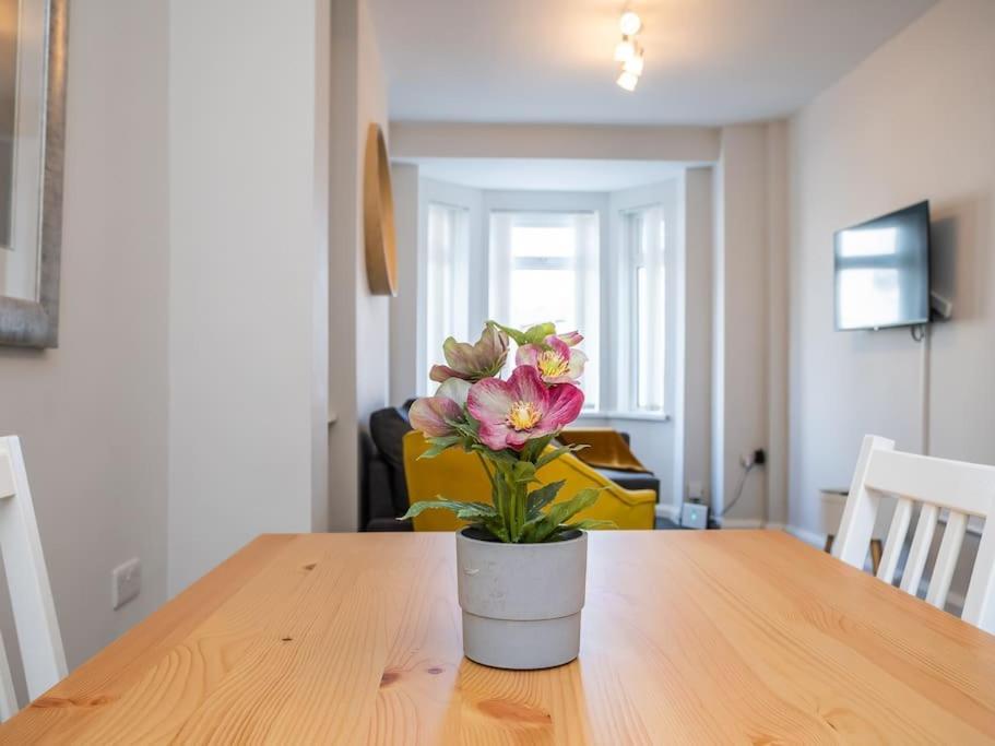 Cozy Townhouse, Walking Distance To Belfast City 외부 사진
